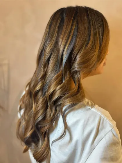 Caramel with slivers of ash. We used a little bleach for the ash blonde pieces to create this unique, multi-dimensional look. (No filter)