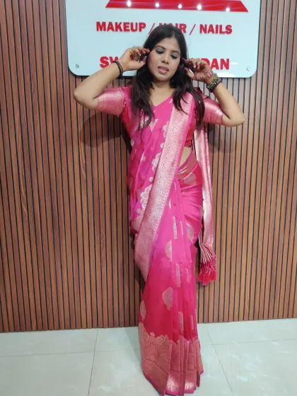 Another pose in my self-draped pink saree. The joy of wearing a saree you've draped perfectly yourself is unmatched.