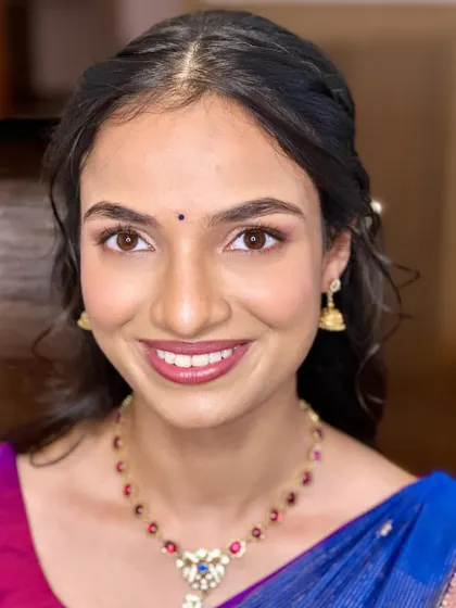 A truly natural and fresh look for Shreya's engagement. We opted for minimal makeup with no false lashes to create a simple yet stunning effect.