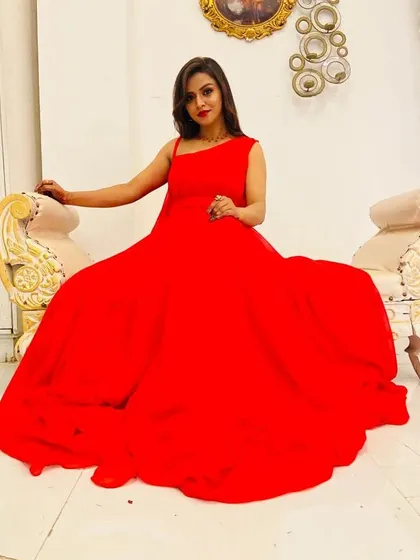 This vibrant red one-shoulder gown is a bold and beautiful choice for a pre-wedding shoot or a special event.
