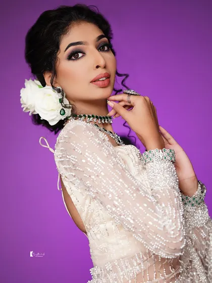 A sophisticated look with a white saree and smokey eye makeup. This is a timeless and elegant combination.