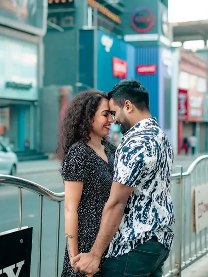 A romantic portrait of the couple on a busy Bangalore street, capturing their connection in an urban environment.