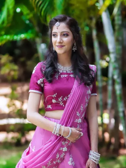 The bride looking stunning in a natural setting for her engagement photos. The pink-toned makeup looks fresh and beautiful in the daylight.