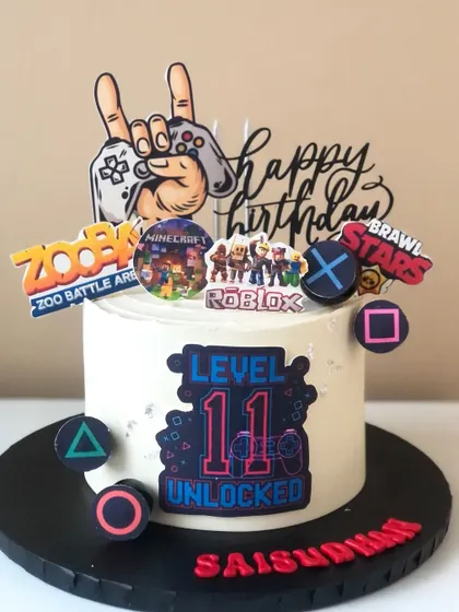 Game on! This cake is a tribute to a young gamer's favorite titles, including Roblox, Minecraft, and Brawl Stars.