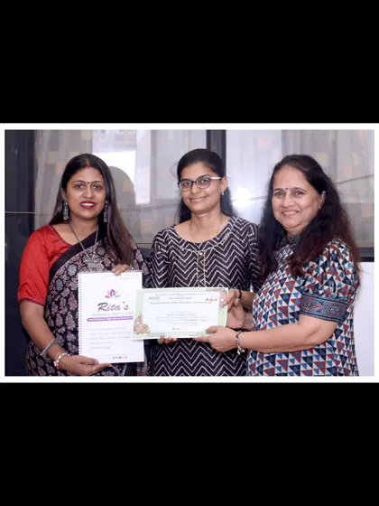 Congratulations to this student for completing the advanced henna program. Her skill level has grown immensely.