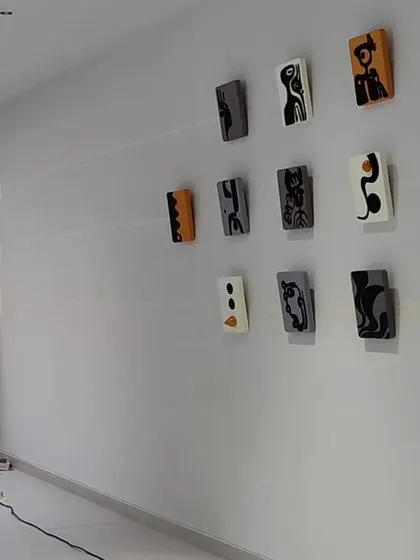 A duplicate of image 116, showing the installation process.