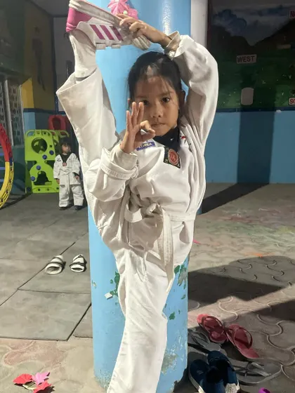 One of my youngest students showing her version of the one-leg kick hold. The new generation is ready and updated.