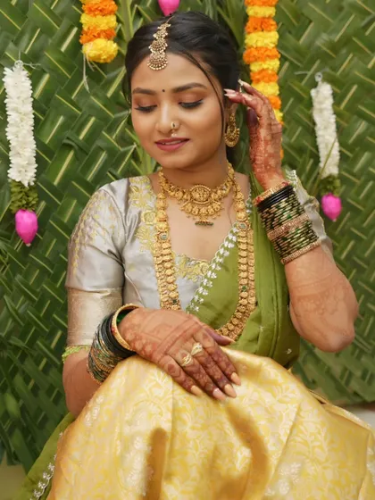 The deep, dark stain of the mehndi looks stunning against the bride's beautiful silk saree. I always provide my clients with detailed aftercare instructions to help them achieve the best possible color.