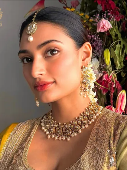 A close-up of Athiya Shetty, where the intricate details of our Polki necklace and maang tikka truly shine.