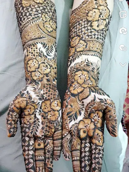 A beautiful example of a negative space floral design. The dark background makes the flowers pop, creating a stunning 3D effect for a full bridal look.