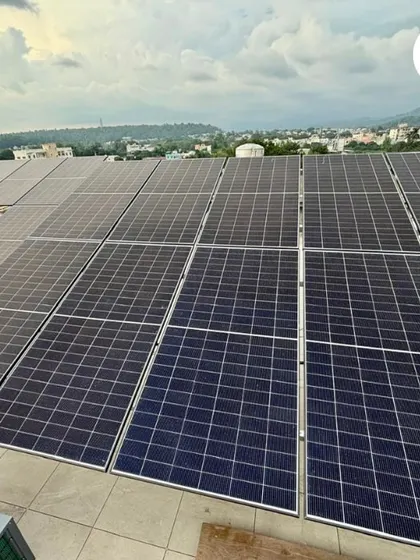 A stunning rooftop view of a 10kW hybrid system installation in Ramnagar, Nainital. We used 17 advanced Topcon DCR panels to maximize energy generation in the hilly terrain, ensuring reliable power all year round.