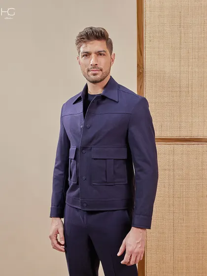 This navy monotone co-ord set, featuring a shacket with prominent pockets, is designed for both style and function. It’s a sharp, versatile look for any modern wardrobe.