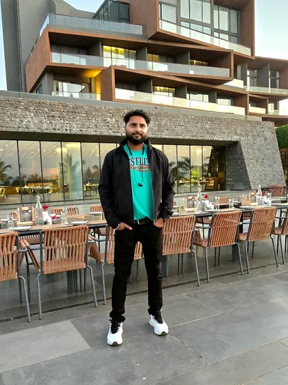 A pre-show photo at an outdoor restaurant venue. The tables are set, and we're ready to provide the musical entertainment for the evening.