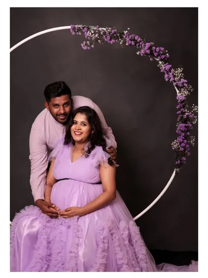 This lavender ruffle maternity gown offers a soft and romantic look. Pictured here with our floral ring prop, it’s perfect for a themed studio shoot celebrating your journey with your partner.