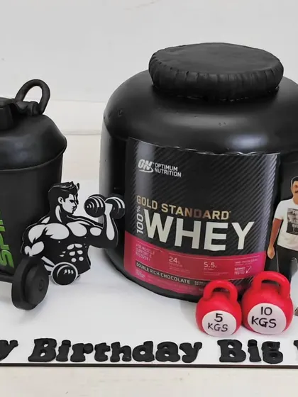 For the dedicated gym enthusiast, I sculpted this hyper-realistic 3D whey protein bottle and shaker cake. Every detail, from the branding to the weights, is edible and designed to impress any fitness lover.