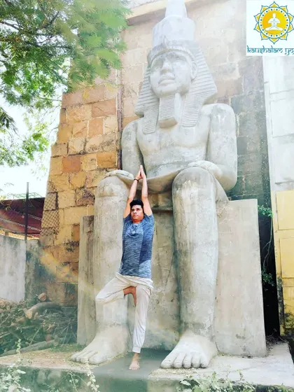 The Tree Pose, Vrikshasana, teaches us to direct the mind exclusively towards an object, sustaining that direction without distraction. This is the essence of yogic concentration, a skill we cultivate in every session.