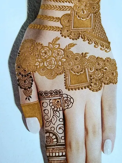A detailed view of the finger and wrist section of a design. Notice the clean lines and consistent patterns, which are the hallmarks of a professional artist.