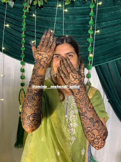 This is an example of my signature full-arm floral mehendi. I love creating dense, intricate patterns with elements like roses, paisleys, and detailed fillers to give you a rich and traditional look for any celebration.