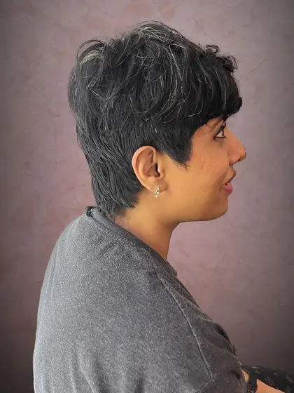 Another angle of the versatile pixie cut.