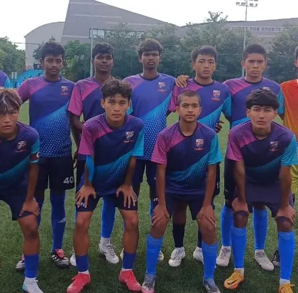 Our U17 squad looking determined before their second game of the day.