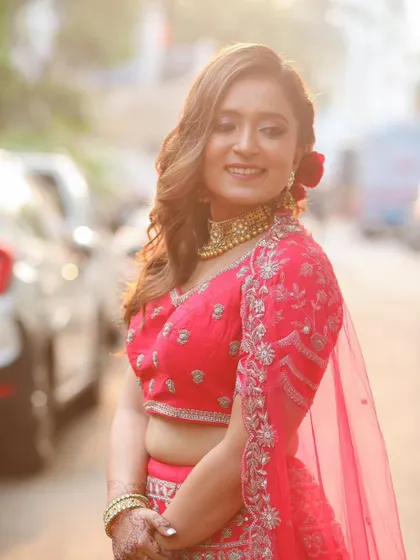 A sun-kissed shot of the bride's sister. Her glowing makeup looks beautiful in the natural light.