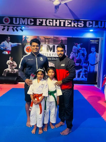Our youngest students get the opportunity to meet and take a photo with Sensei Mayur Bansode.