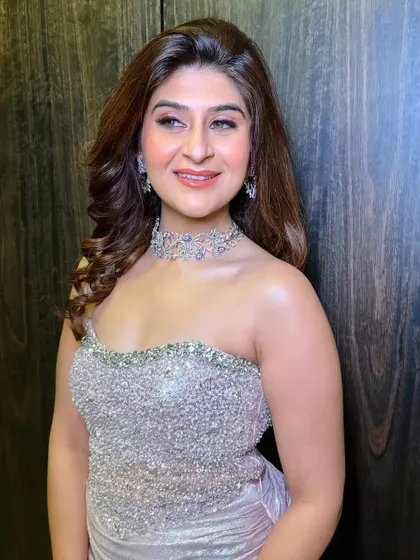 A beautiful smile to go with the modern desi girl glam. The soft curls and radiant makeup make this a perfect look for any celebration.