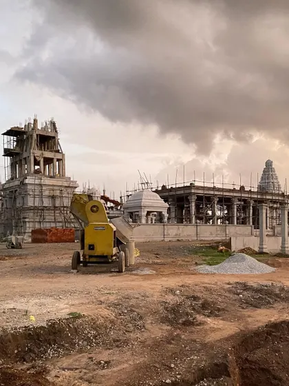 The temple's Maha Gopura under construction. The in-situ exposed concrete columns were a challenging but rewarding part of the execution, showcasing raw structural beauty.