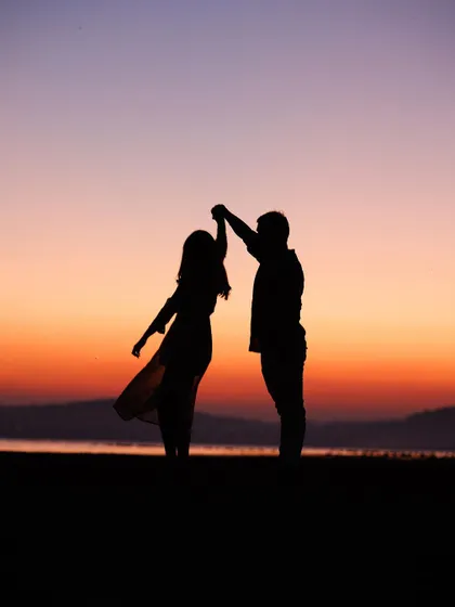 A classic silhouette shot against a stunning sunset over the mountains. This timeless image captures the romance of a quiet dance, showing how we use natural light and landscapes to create simple yet powerful pre-wedding photographs.