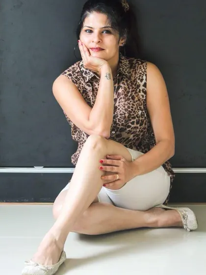 A simple and classic casual look: a leopard print sleeveless top with white shorts. Animal print can be a great neutral when styled correctly.