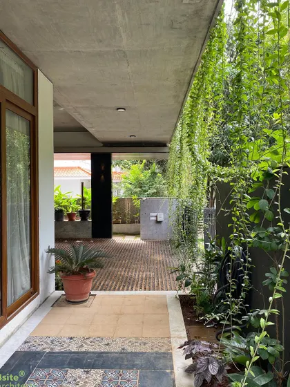 A duplicate of the verandah image.