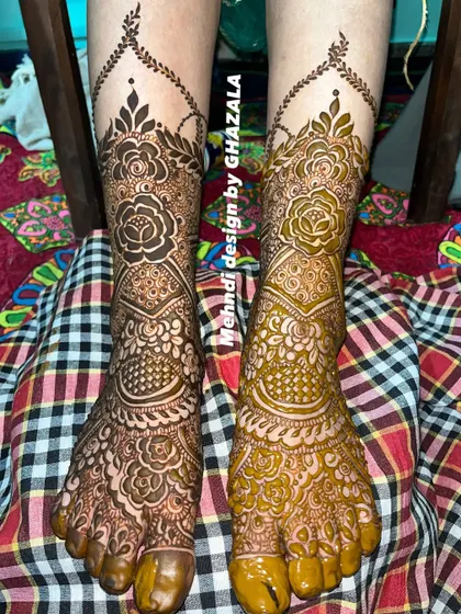 Bridal feet design showing the difference between the fresh henna paste and the beautiful stain it leaves behind.