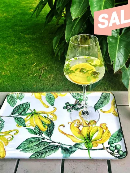 Nature's finest, captured in luxury. This Borneo Botanical tray, seen here in a garden setting, embodies the harmony between organic beauty and sophisticated craftsmanship.