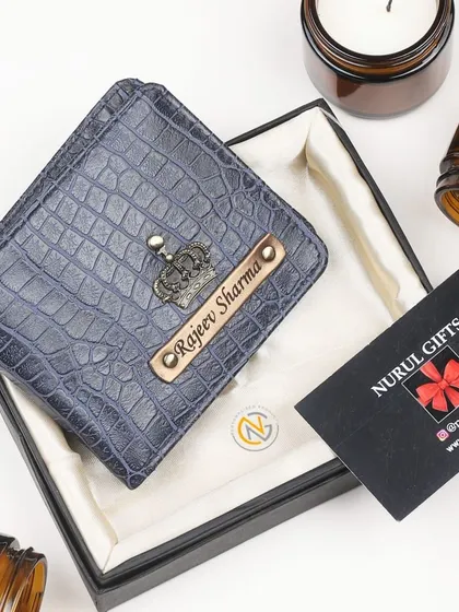 This stylish personalized wallet is made from blue crocodile-textured leather and features a crown charm, presented in a gift box.