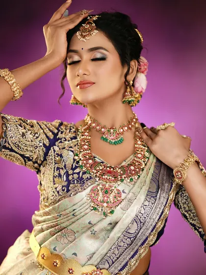 The soft-focus eyeshadow and glowing skin are hallmarks of a well-executed bridal look.
