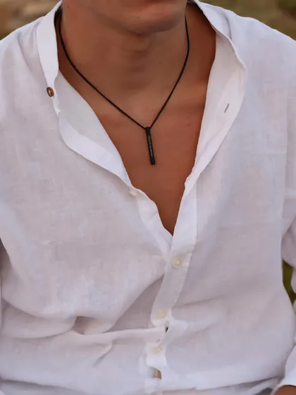 This black bar pendant, engraved with coordinates, offers a subtle and modern way to carry a special place with you. The black finish provides a unique, understated look.