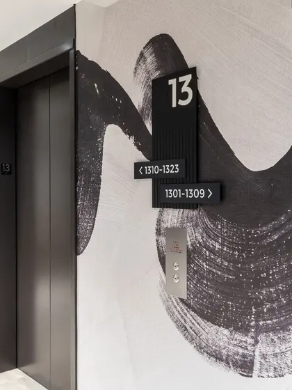 The Beat collection from Phillip Jeffries wraps the walls of this elevator lobby. The large-scale, free-flowing black brushstroke on a white background creates a bold, artistic statement in a commercial space.