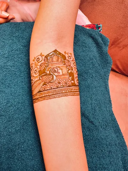 A close-up of a single peacock armband, a beautiful and elegant choice for a simpler design.