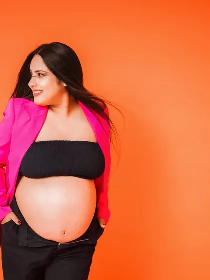 For the mama with bold and beautiful energy. This color-block studio look shows that maternity photography can be modern, vibrant, and full of attitude. Let's celebrate your strength with a fashion-forward maternity session.