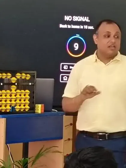 Using a large demonstration abacus to explain the concepts in a workshop. All teaching aids are part of the franchise package.