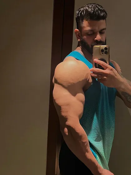 The same impressive arm development, showing that consistency in different settings yields reliable results.