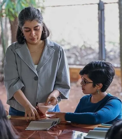 A focused moment of teaching and learning during the workshop.