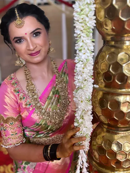 A full view of this gorgeous semi-bridal look. The makeup is subtle yet defined, ensuring it photographs beautifully while still feeling lightweight and comfortable throughout the wedding rituals.