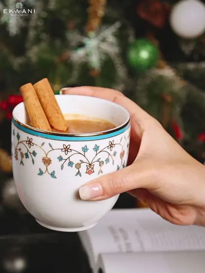 Immerse yourself in the world of elegance with this beautiful mug from my Ichkan collection. The delicate floral pattern brings a touch of timeless beauty and refined craftsmanship to your daily tea or coffee.