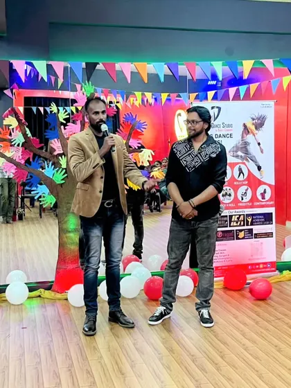 Our special guest, Mr. Robo Ganesh, sharing a few words of encouragement with me on stage.