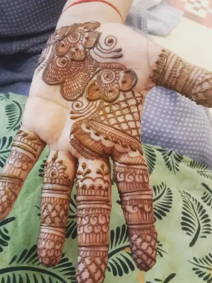A detailed design for the palm, featuring intricate finger work and a combination of floral and geometric patterns. Every part of the hand is decorated with its own unique motif.