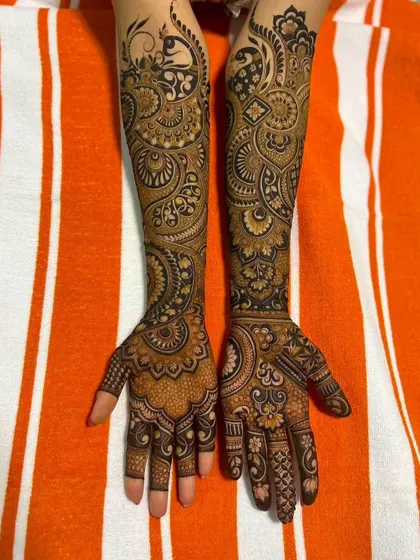 A full-coverage Arabic-style design. The bold floral and vine patterns create a beautiful flow from the fingertips to the elbows.