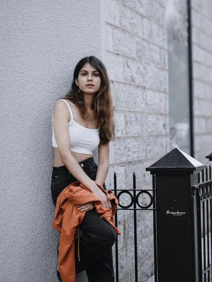 A cool, casual street style portrait. The simple composition and the model's relaxed pose make for an effortlessly stylish image.