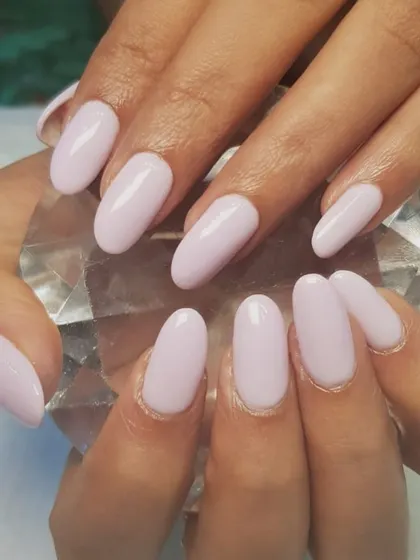 This light pink dip powder manicure is stain-free and requires no UV light. It's a healthy and beautiful option for your nails, providing strength and a flawless finish.