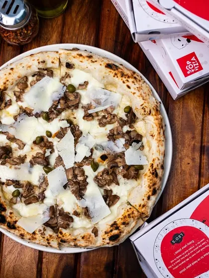 Our Pizza Bianca Funghi e Capperi, ready for takeout. Enjoy it at home!